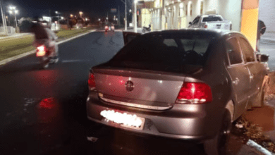 Acidente em Barretos: Veículo Colide com Poste