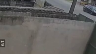 VÍDEO - Bebê é arremessado de veículo durante acidente