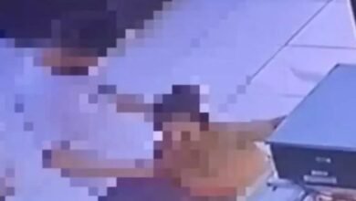 VÍDEO - Mulher é flagrada fazendo sexo oral dentro de mercado