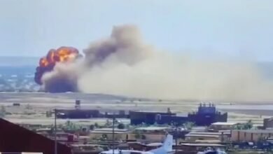 VÍDEO - Avião explode após pousar em pista