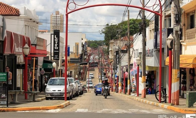 Horário estendido do comércio começa na terça-feira