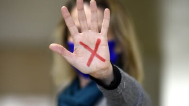 Motociclista comete assedio sexual a uma jovem