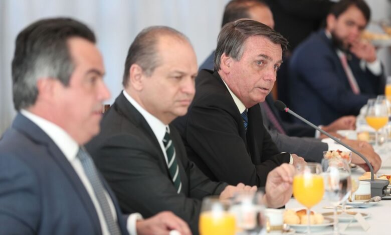 Rejeição a Jair Bolsonaro bate recorde
