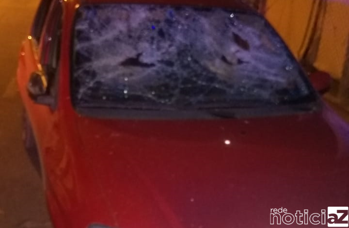 Homem tenta matar o irmão e quebra o carro dele