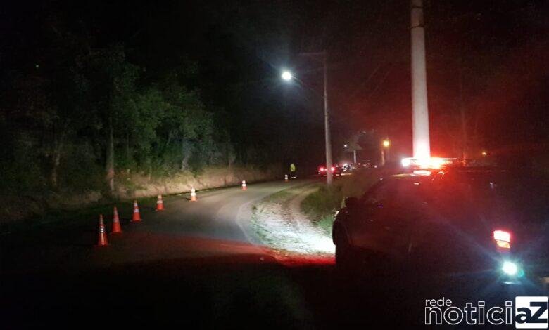 Motociclista bate em carro