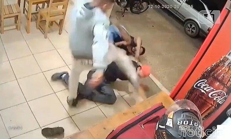 VÍDEO - Motoboy bate em dois após ameaça de morte
