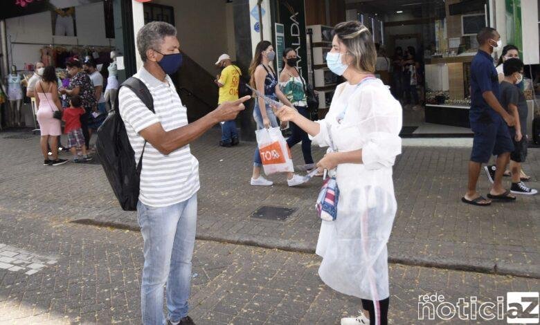 Saúde realiza conscientização contra COVID-19 no Centro