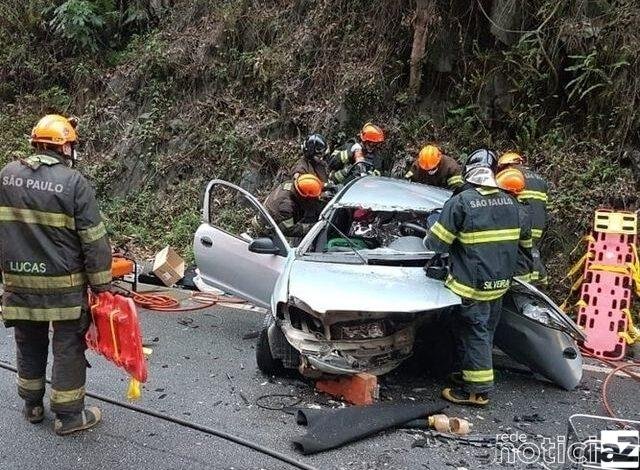 Acidente na estrada velha de SP deixa uma mulher morta