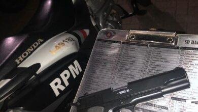 Arma de brinquedo e carro sem licenciamento