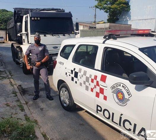 Polícia Militar recupera caminhão recuperado