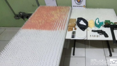 PM apreende metralhadora e 7,5kg de drogas