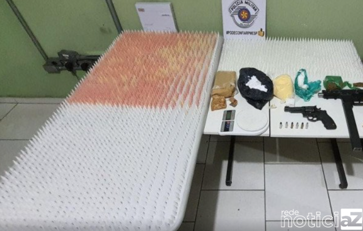 PM apreende metralhadora e 7,5kg de drogas