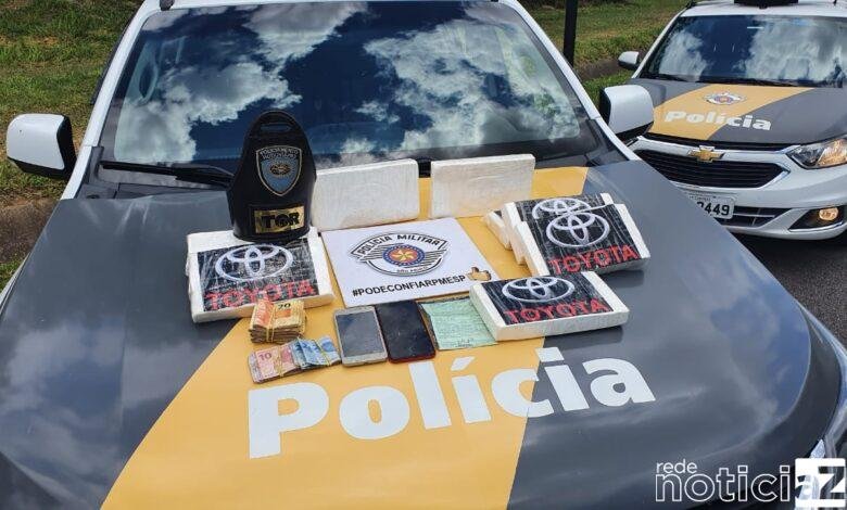 VÍDEO - Sofisticado esconderijo com cocaína é descoberto em carro