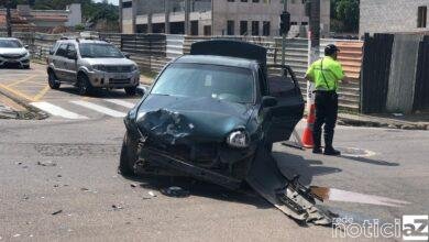 Motorista não respeita sinal fechado e causa acidente em Jundiaí