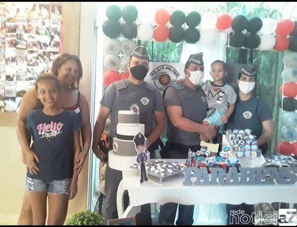 Samuel de 4 anos convidou a Pm para o aniversário
