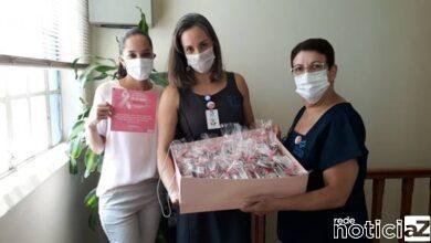 Pacientes em tratamento oncológico recebem batons