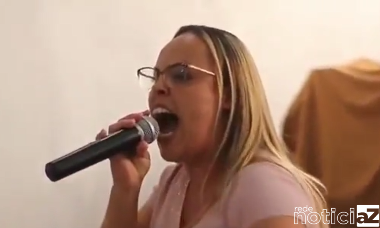 VÍDEO - Pastora prega violência contra filho para mostrar autoridade