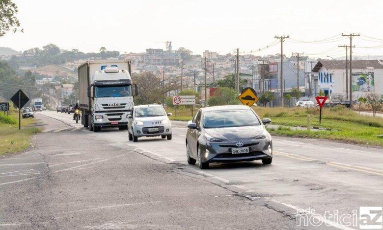 Motociclista morre em estrada