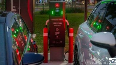 Fabricantes de carro criam primeiro eletroposto