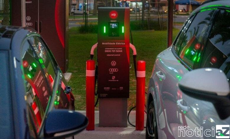 Fabricantes de carro criam primeiro eletroposto