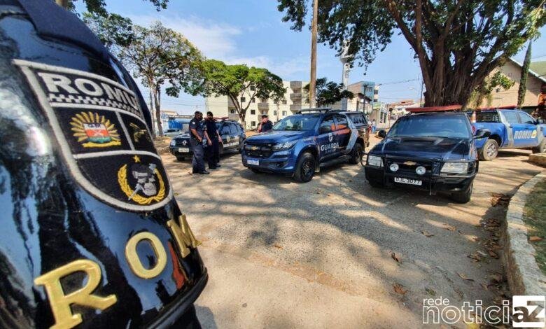 Traficante sai no braço com guarda e é preso