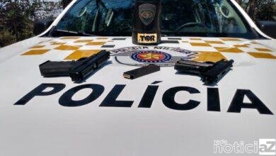 Homem é preso com arma e o carro com placa alterada