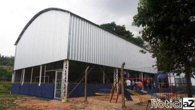 Cobertura metálica beneficia estudantes