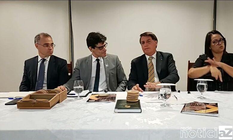 Bolsonaro pede que países ajudem a combater comércio ilegal de madeira