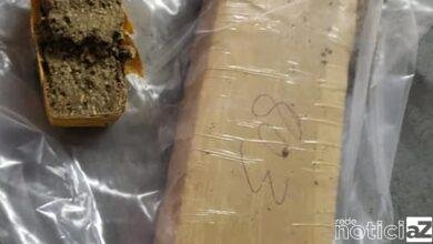 em Jundiaí, momento em que o motorista de um Fiat/Palio, ao ver a viatura, desceu do carro e tentou fugir com uma sacola suspeita.