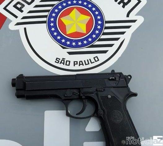 Polícia prende homem por porte ilegal de arma