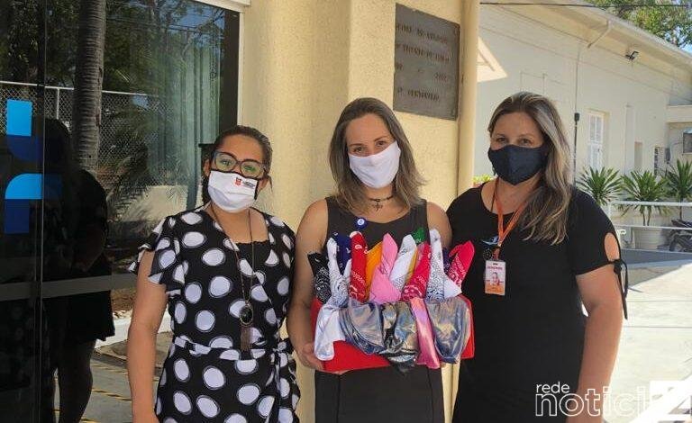 Hospital São Vicente recebe doação de lenços para pacientes oncológicas