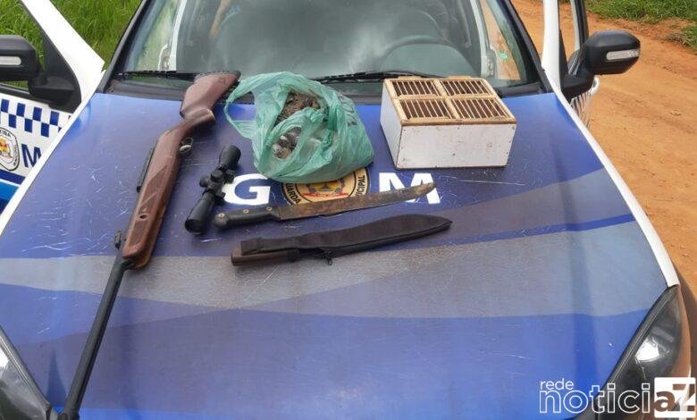 Os dois homens, supostos caçadores, estavam no bairro Pinheirinho, em Itatiba. Quando os Guardas Municipais se aproximaram encontraram no carro da dupla;