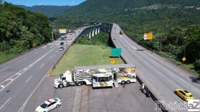 Carreta da Polícia Rodoviária está no local mais movimentado de SP