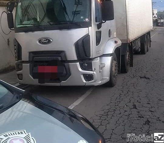 Caminhão e carga de carnes são recuperadas pela PM