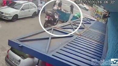 Homem empurra lixeira em Policial para atrapalhar perseguição e acaba preso