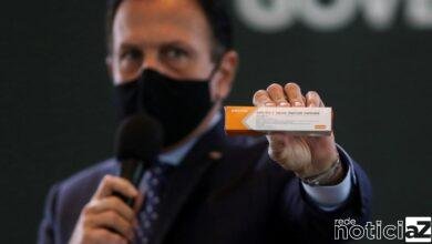 Governador de SP anuncia que vacina da COVID-19 começa em janeiro