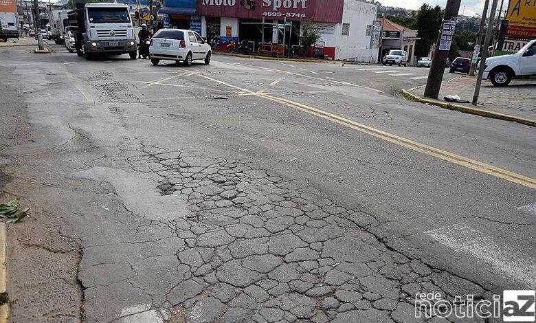 Motociclista perde o controle da moto e sofre acidente