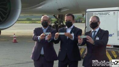 Insumos para a vacina da CoronaVac chegam à São Paulo