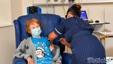 Idosa é a primeira a ser imunizada contra o coronavírus no Reino Unido