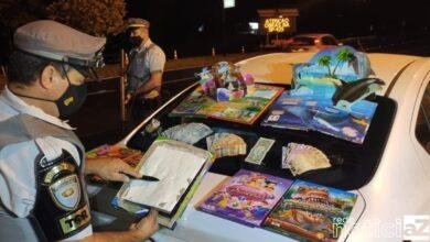 Traficante usa livros para esconder cocaína