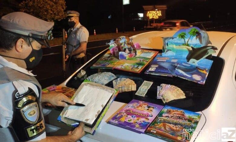Traficante usa livros para esconder cocaína