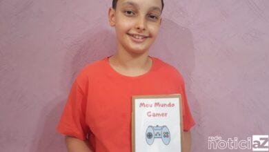 Escritor mirim doa verba de livros para o Hospital São Vicente