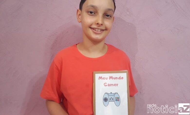 Escritor mirim doa verba de livros para o Hospital São Vicente