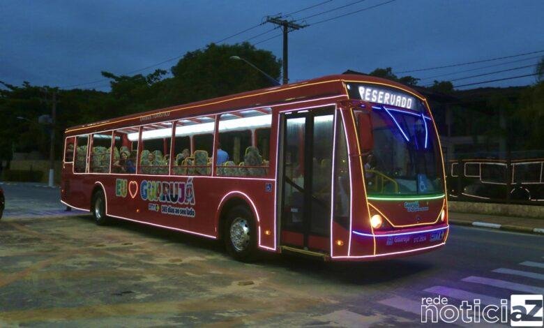 O ônibus turístico de Guarujá começa a funcionar.(26). Após a realização do trajeto técnico experimental, o veículo está pronto para levar