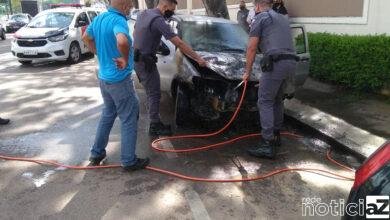 Carro pega fogo na Ponte São João