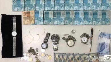Homem é preso com R$ 27 mil em dinheiro; joias e dólares