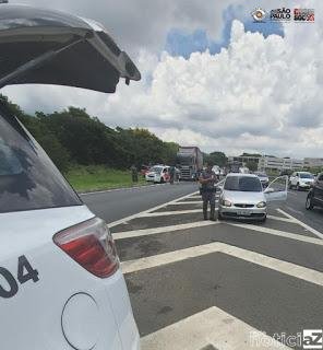Criminosos desistem de roubo após ver a Polícia