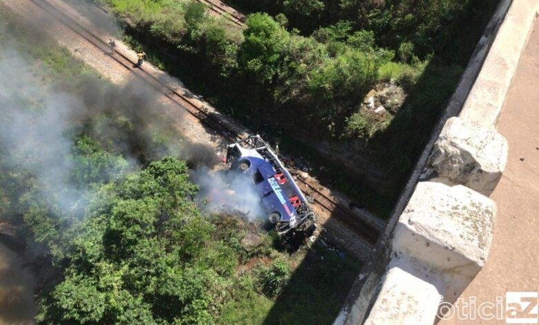 Sobe para 18 o número de mortos em acidente com ônibus em Minas