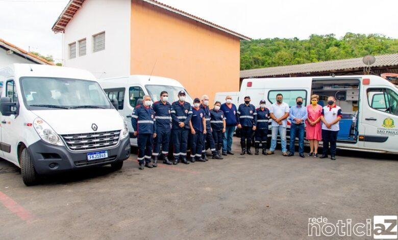 Uniformes e vans são entregues em Itupeva