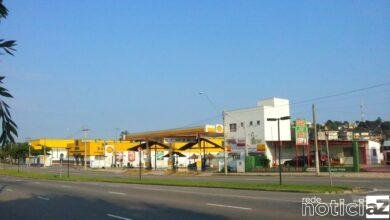 Carro acerta motociclista no Jardim das Hortênsias